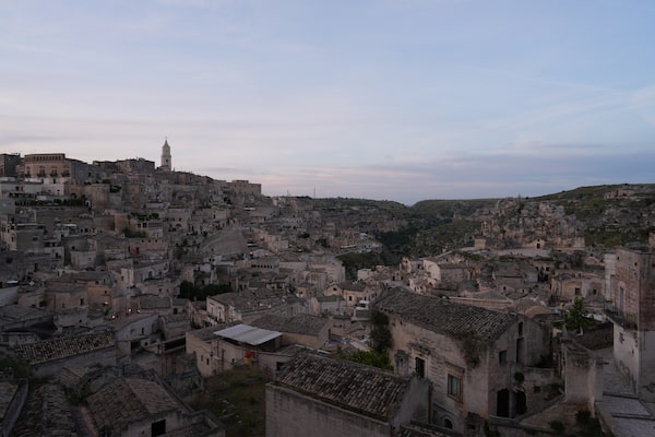 Image d’exemple montrant un paysage urbain au petit matin