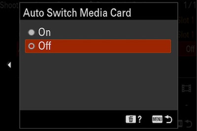 Image produit du menu « Auto Switch Media Card » de l’appareil photo, avec l’option « Off » sélectionnée