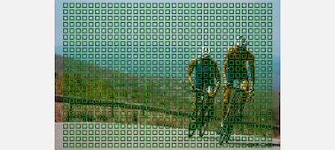 Image d’illustration de deux cyclistes effectuant une course en montée